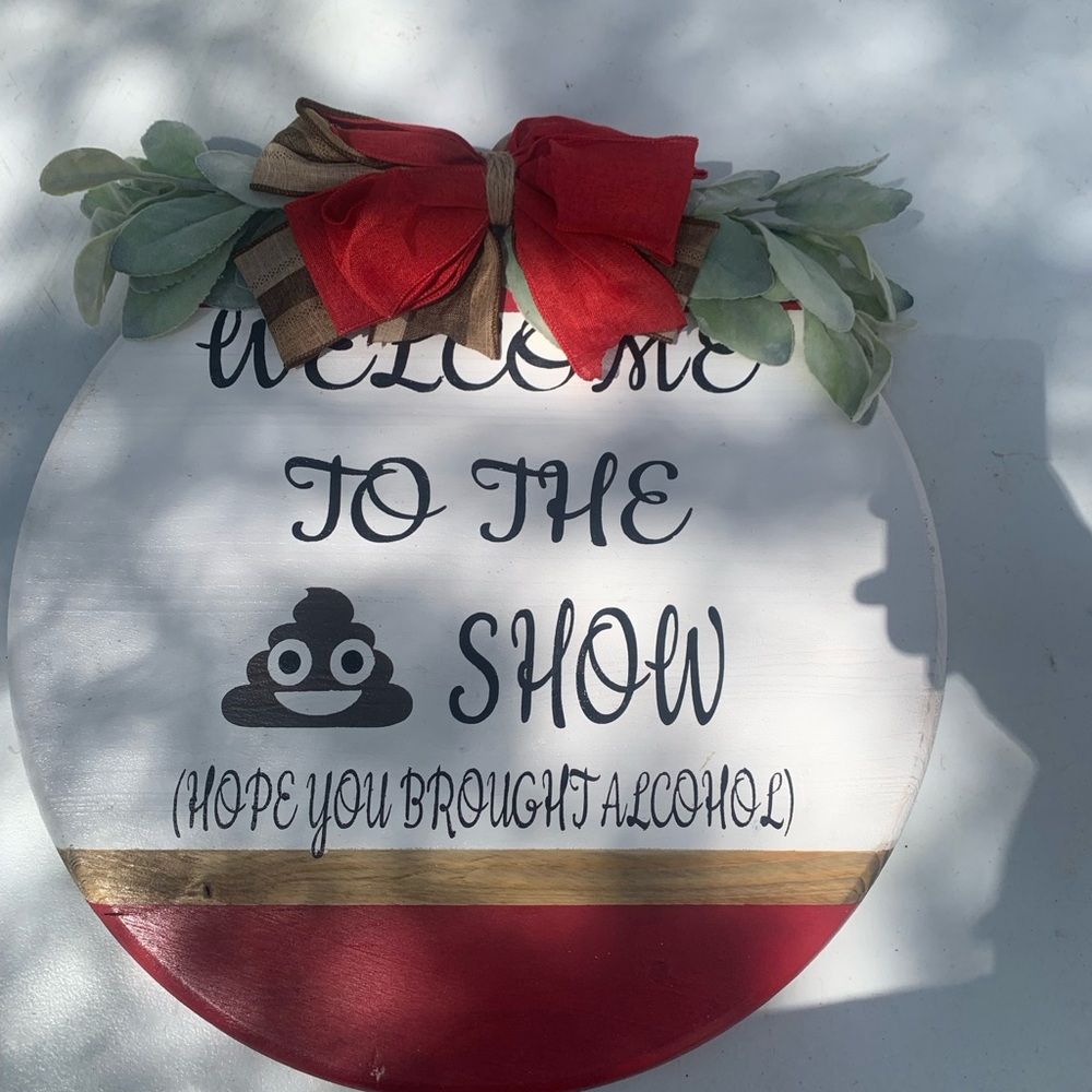 Red and Gold Holiday Wall Decor